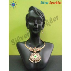  Trendy Temple Jewellery Kedayam necklace with white flower design in the middle